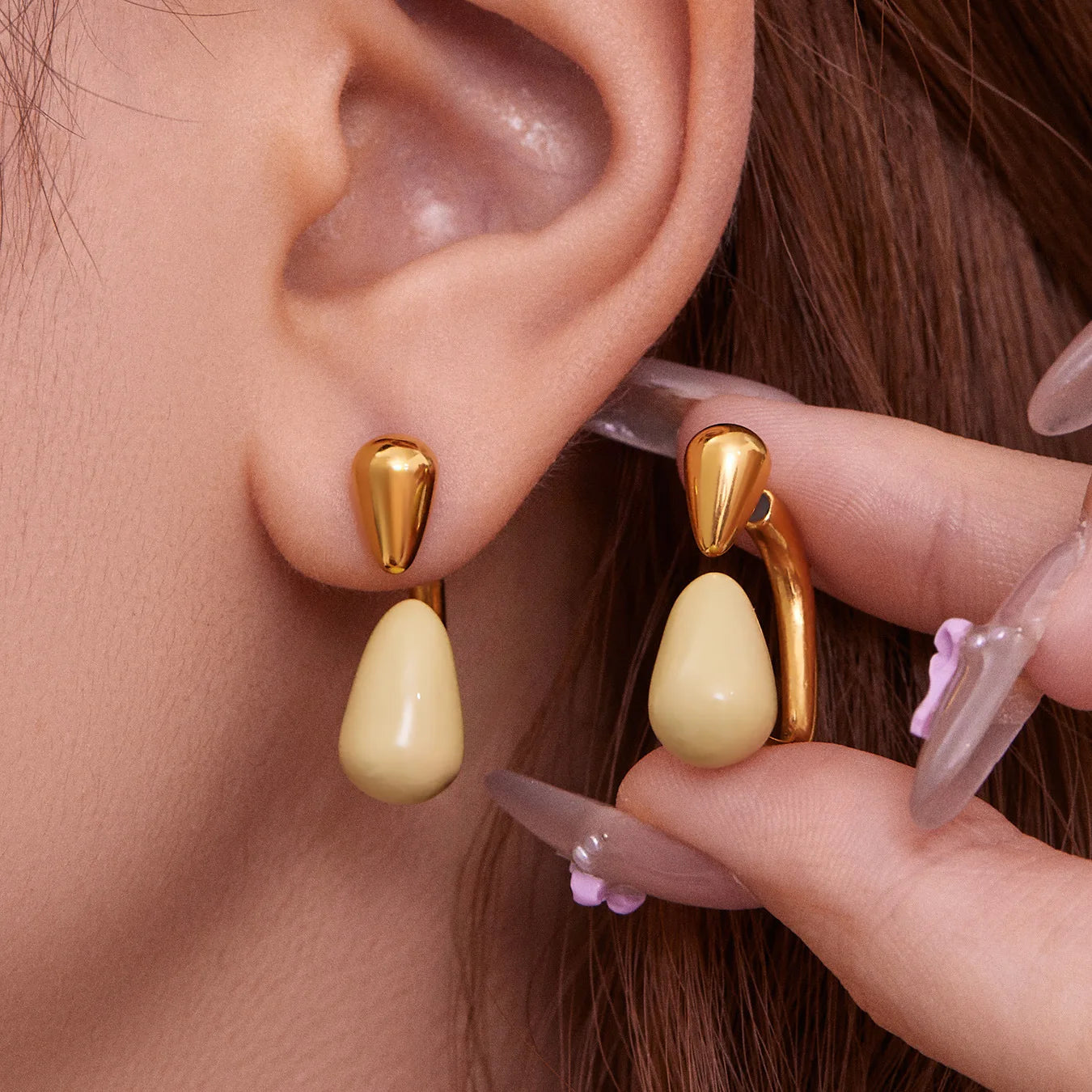 Pendiente Gota Agua de Color Chapado en Oro 18k